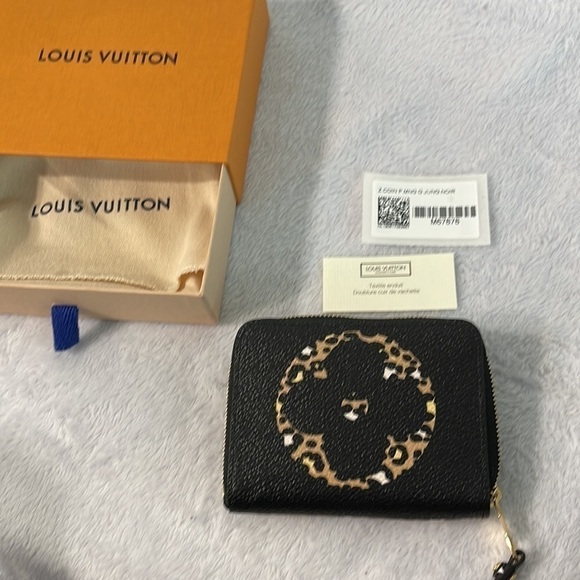 Authentic Louis Vuitton jungle monogram zippy - Picture 6 of 6
